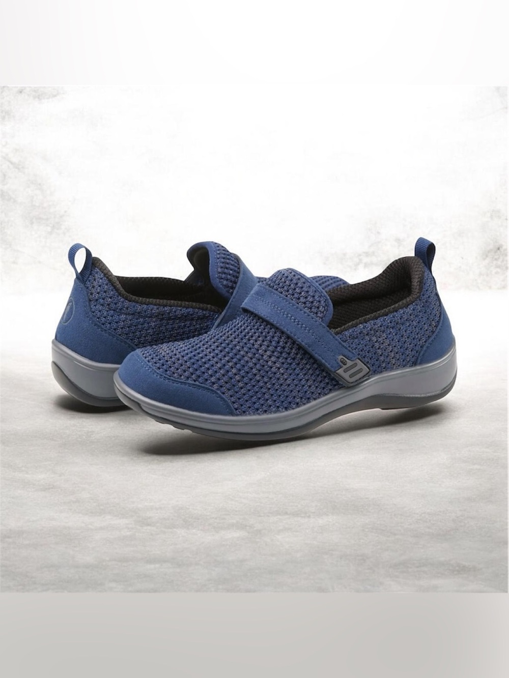 Orthofeet ‘Quincy’ Mesh Velcro Strap Cushioned Sneakers in Navy Blue sz 6.5 Wide